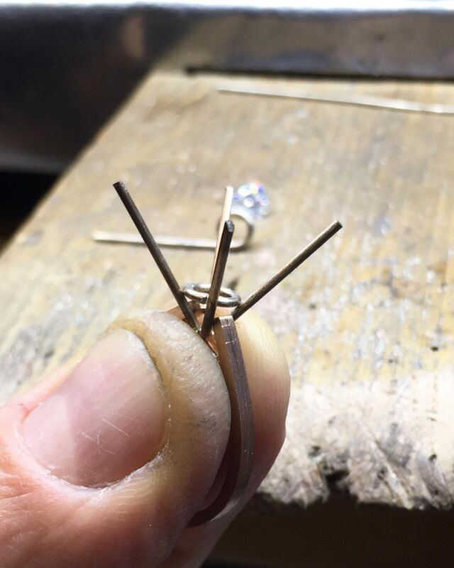 “Perfetta unione”
#gioielliartigianali #iskralineorafo #gioielleriaitaliana #handemade #handemadejewelry #artisanwork #altagioielleriaitaliana #diamond #anello18kt #ororosé #orobianco #passioneorafa #goldsmithstudent #arteorafa #lavoriunici